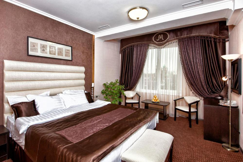 Mozart Hotel คราสโนดาร์ ภายนอก รูปภาพ